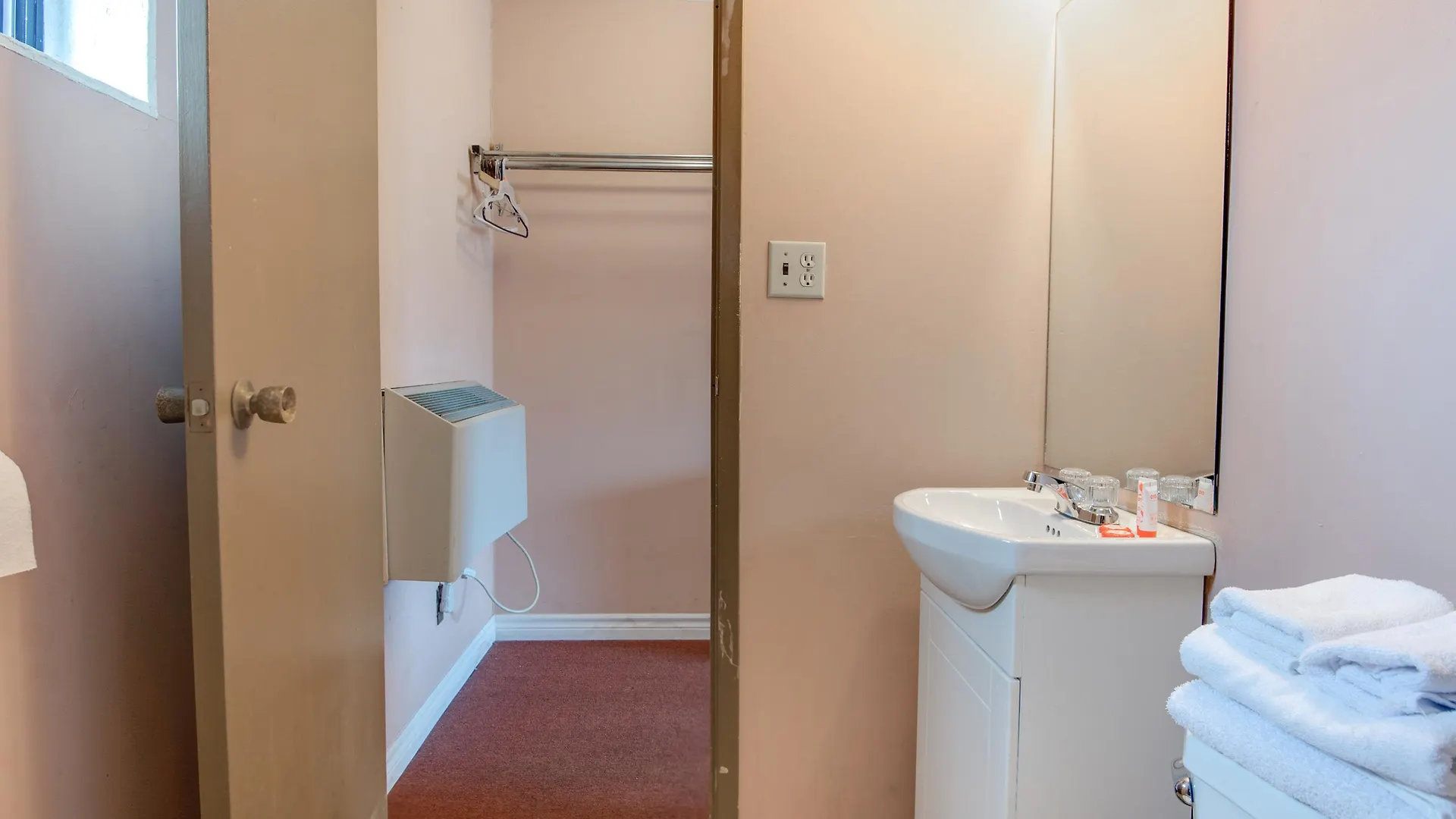 Motel Falls Inn Near Casino Niagara By Oyo