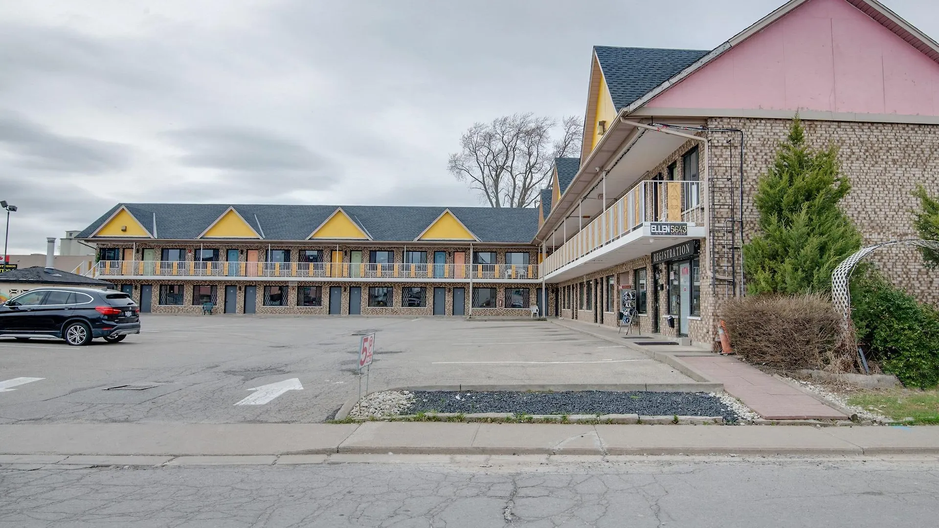 Falls Inn Near Casino Niagara By Oyo Canada