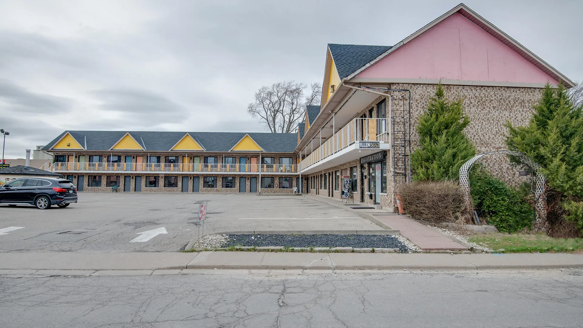 Motel Falls Inn Near Casino Niagara By Oyo Canada