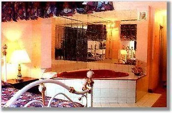 Falls Inn Near Casino Niagara By Oyo 0*, Niagara Falls Canada